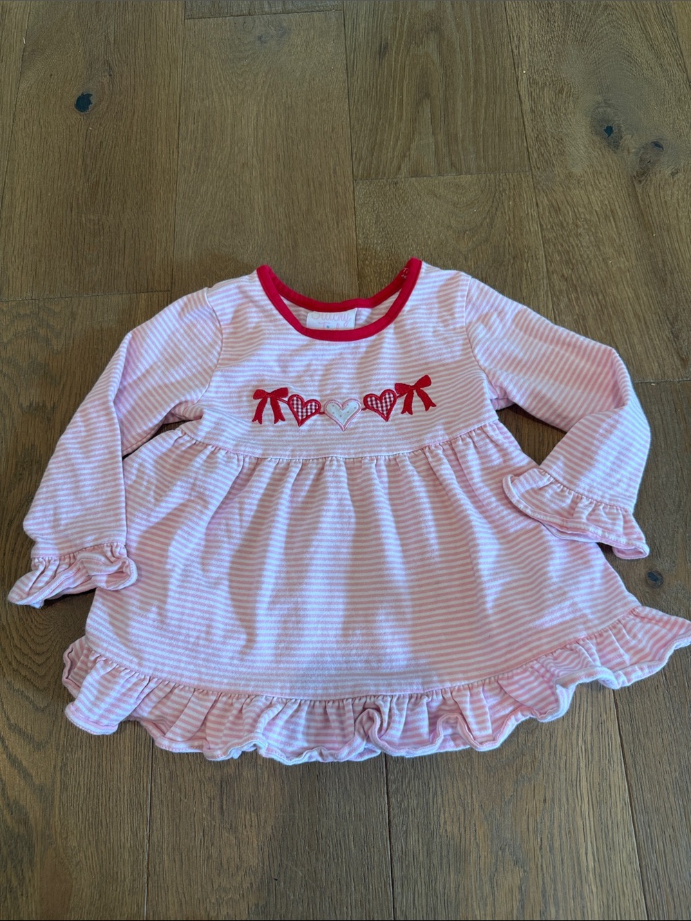 Stitchy Fish Valentines Heart Bow Garland Top - 24 months